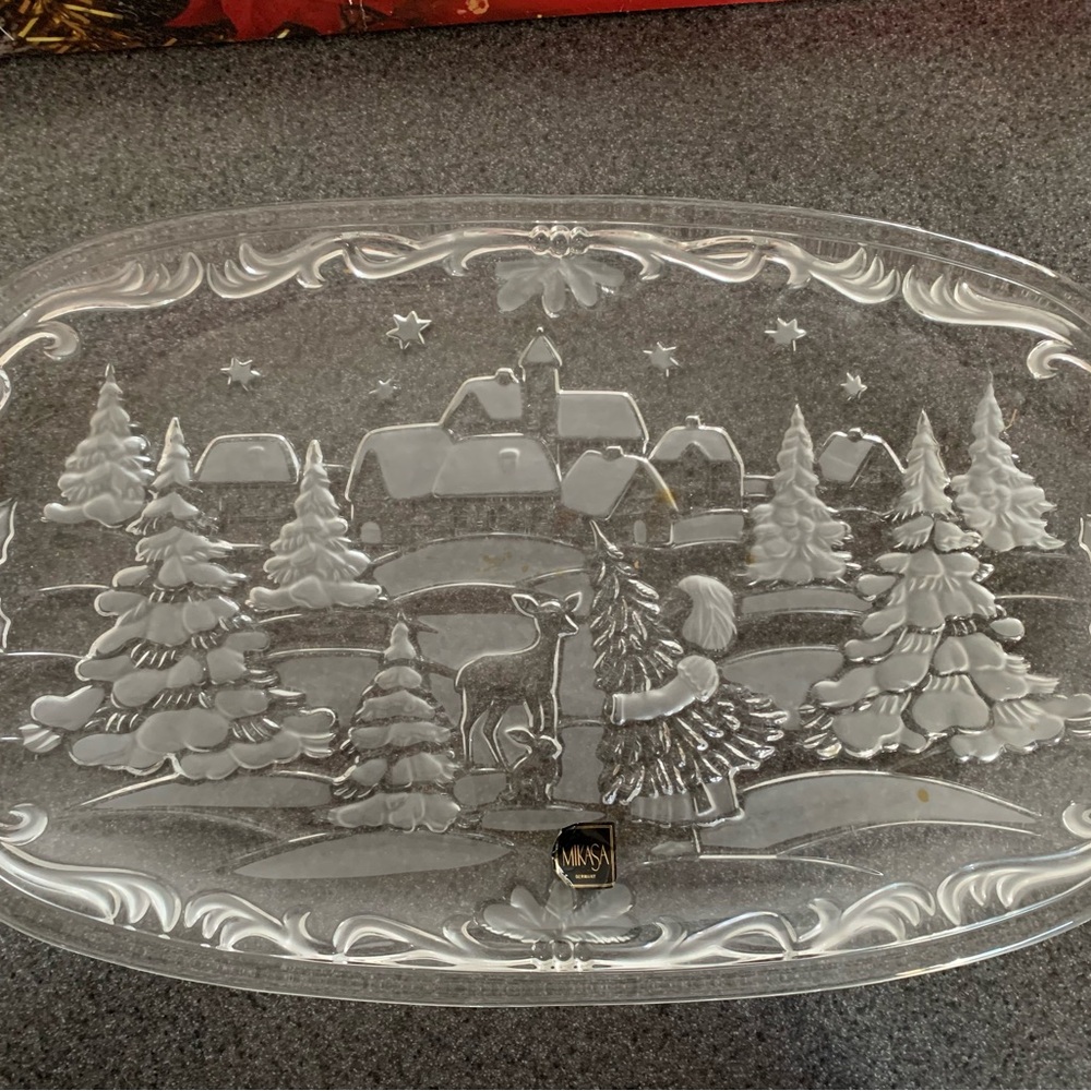 Mikasa Holiday Decor Glass Plate Winter Scene
